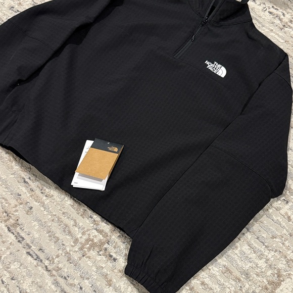The North Face Black Half-Zip pullover - Picture 3 of 10
